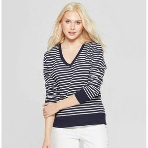 A New Day Navy and White Striped V-Neck Sweatshirt NWT Medium